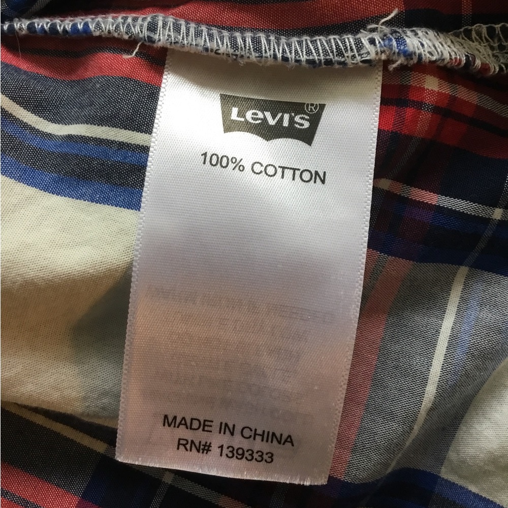 Levi’s Sleeveless Plaid Button Down Shirt - Picture 6 of 6